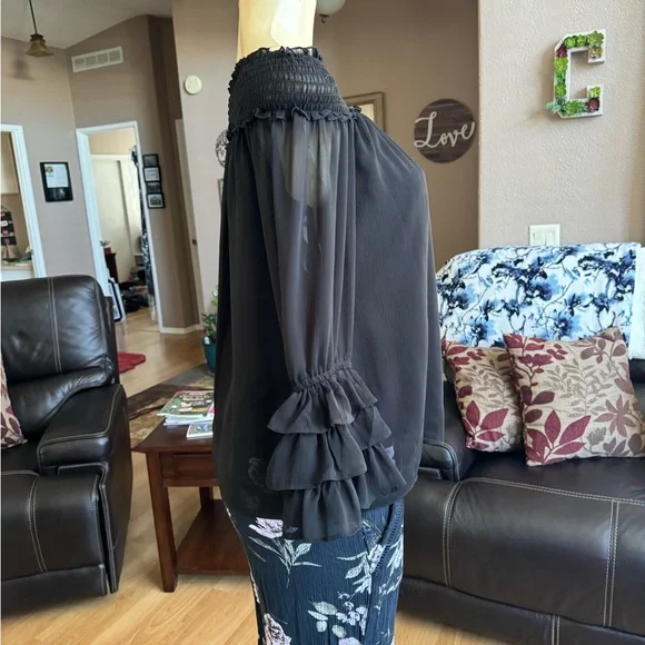 CeCe black 3/4 ruffle sleeves wear on shoulders blouse-size M - Picture 3 of 9